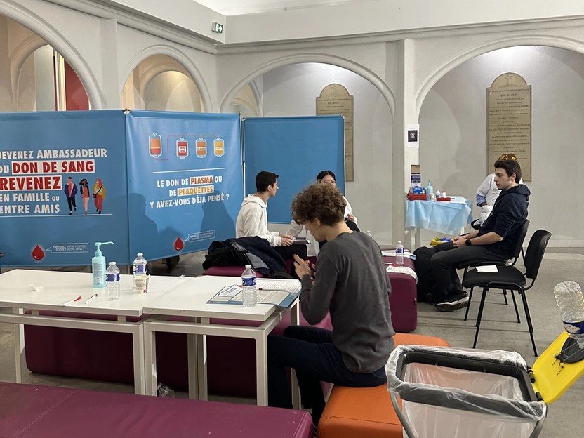 Collecte de don du sang organisée le 9 février 2024 par IsHelp au foyer du campus Notre-Dame-de-Lorette de l'ISEP