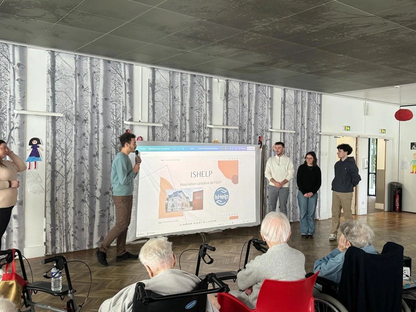 Équipe IsHelp en visite dans une maison de retraite le 14 mars 2024
